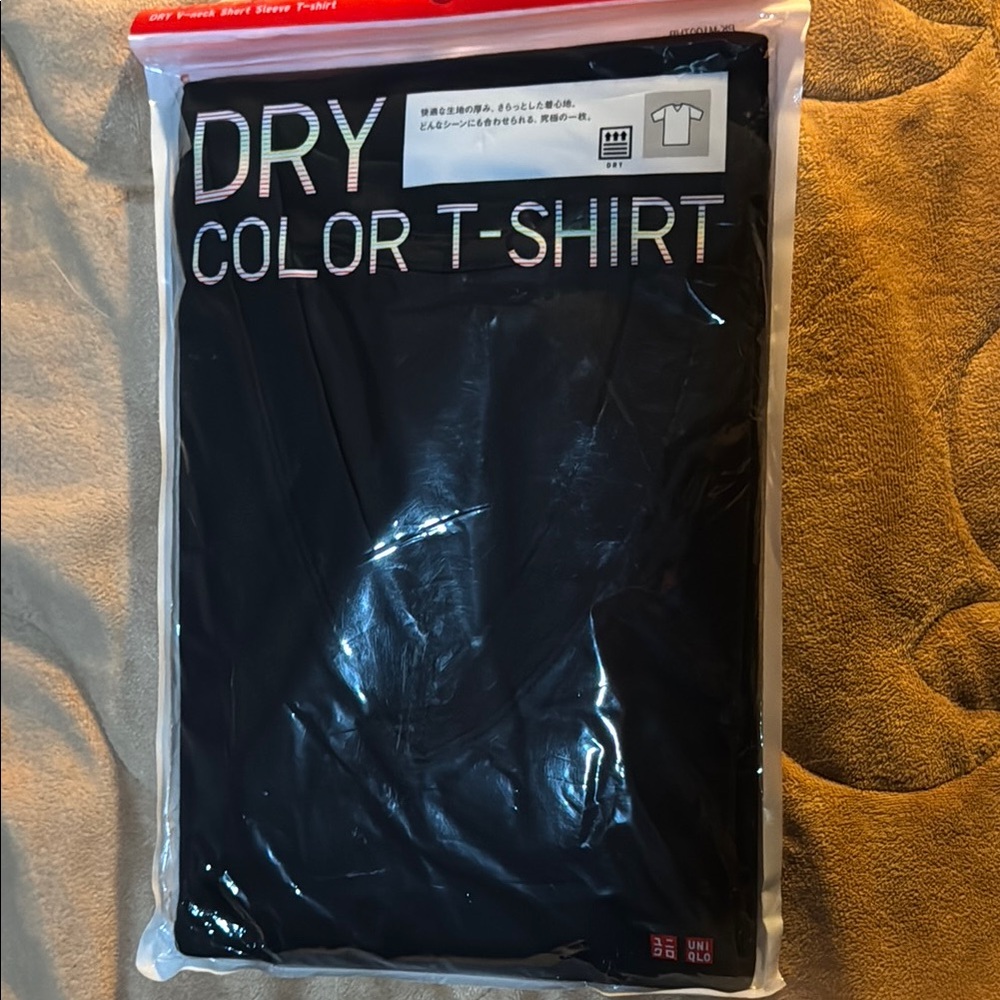 Uniqlo Men's Black Dry Color T-Shirt